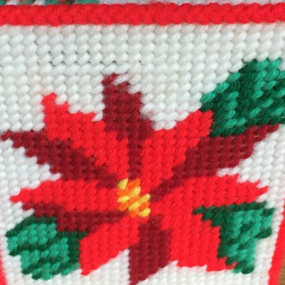 Yarn Craft Tissue Box Cover Poinsettia Christmas - Picture 4 of 6
